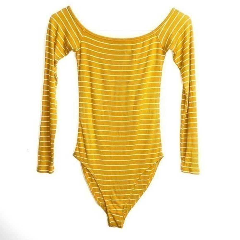 Forever 21 women’s size small yellow long sleeved body suit 269B7